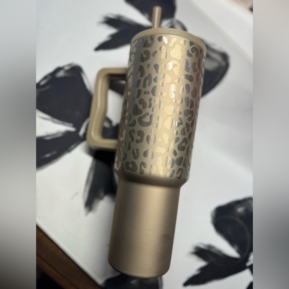 Simple Modern 40 oz Trek Leopard Print Tumbler Bronze Brass Brown - Picture 2 of 11